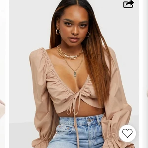 Topp - Säljer min jättefina topp från Nelly pga använder aldrig!🥰