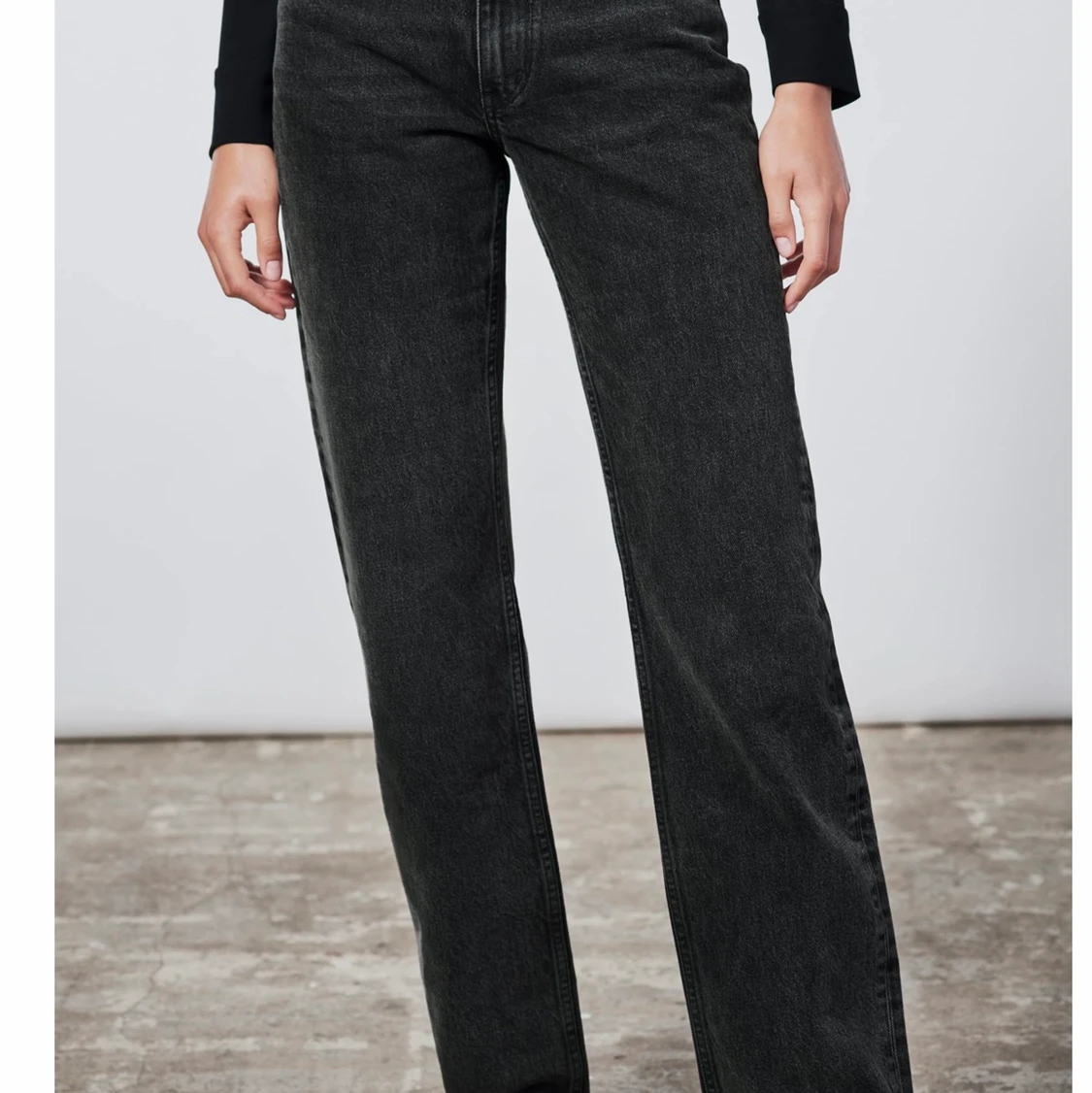 Mid waist zara jeans - 90