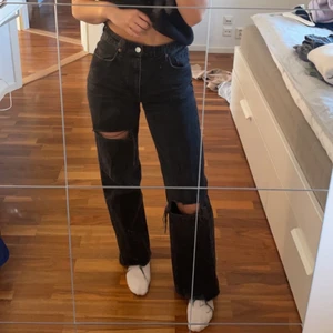 Byxor  - Svarta byxor från NAKD som jag säljer, rensat gaderoben. Nästan aldrig använda 
