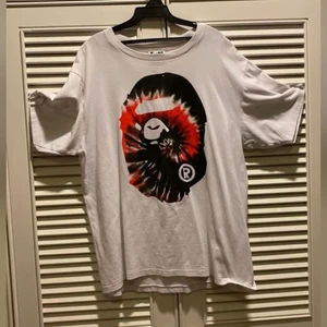 Bape tie dye tee - Köpte den här tröjan för ca 2 år sedan men har inte använt den så mycket.  Riktigt bra skick och sällsynt del.