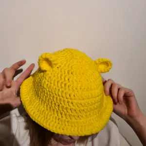 Handgord buckethat inspirerad av care bears. Flera bilder kan skicka vid önskan