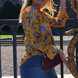 Gul blus  - Fint skick!