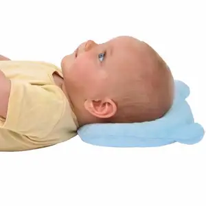 Endast använd 2 gånger. Nyskick panda Babykudde från nyfödd 0-6mån.         ☑️Babykudde av tryckavlastande memory foam ☑️Ergonomisk form i mitten för att förebygga skallasymmetri.                                                      ☑️ Kuddens höjd är endast 3 cm vilket gör att huvudet inte höjs upp och barnet kan röra på huvudet samt att nacken bibehåller en rak linje. ☑️ Den kan tvättas i tvättmaskin i 30 grader.      ☑️ Yttertyg:100% bomull, Foder:65% polyester,35%bomull, Fyllning:100% polyuretan