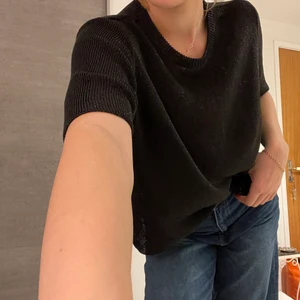 Glittrig tröja - Fin tröja från Carin Wester, se sista bilden för att se materialet. Fint skick