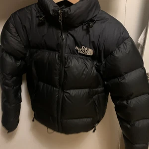 The north face jacka  - The north face jacka i herr storlek XS, sitter som en Small på mig! Jätte fint skick.