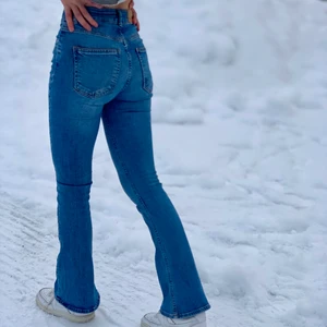 Bootcut jeans - Du hittar mer information på vår instagram, @Uniwear_uf💕(svarar både här och i dm)