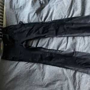 Svarta bootcut jeans från coppingzone. Nypris: 750. Använda max 5-10 gånger. Nyskick. Kan fraktas!