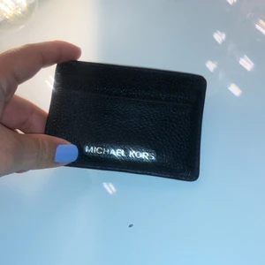 Michel kors korthållare - Köp på NK för ett år sedan, ser ut som ny, originalpris 500kr💞