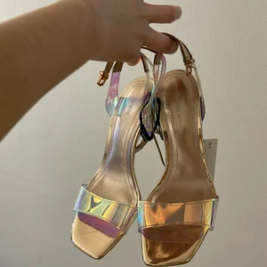 Klackar - Köpta från Bershka, ångrade mitt köp men då var kvittot borta! 😃 säljer dessa för 150 kr, köptes för 39€ i Frankrike!