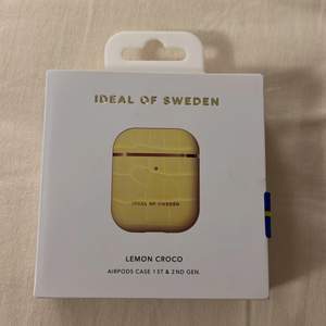Ideal of Sweden Aispods case. Aldrig använt då jag fick dessa och passar inte riktigt mig i smaken men jätte fint skal om man uppskattar glada färger