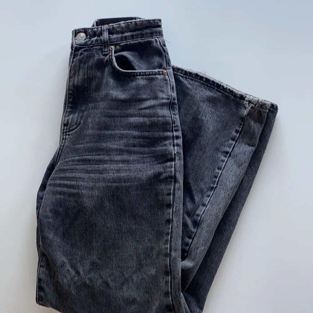 Sköna grå/svarta favoritjeans från gina tricot! 150 inkl frakt💕. Jeans & Byxor.