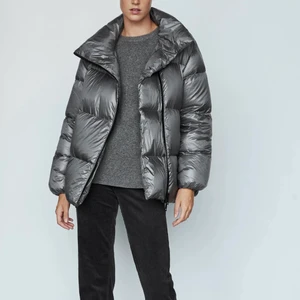 Marinblå Massimo Dutti - Säljer min skitnsygga marinblå Massimo Dutti jacka pga kommer inte till användning. Jättebra skick och slutsåld på hemsidan. Nypris 1500kr 🥰❤️ frakt inkluderad. (Står såld på den tidiagre anonsen men det är den inte!!)