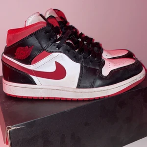 Jordan 1 mod  - Använda men mycket bra skick ;) pris går alltid att diskutera 