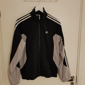Adidas  - Adidas aldrig använd. 