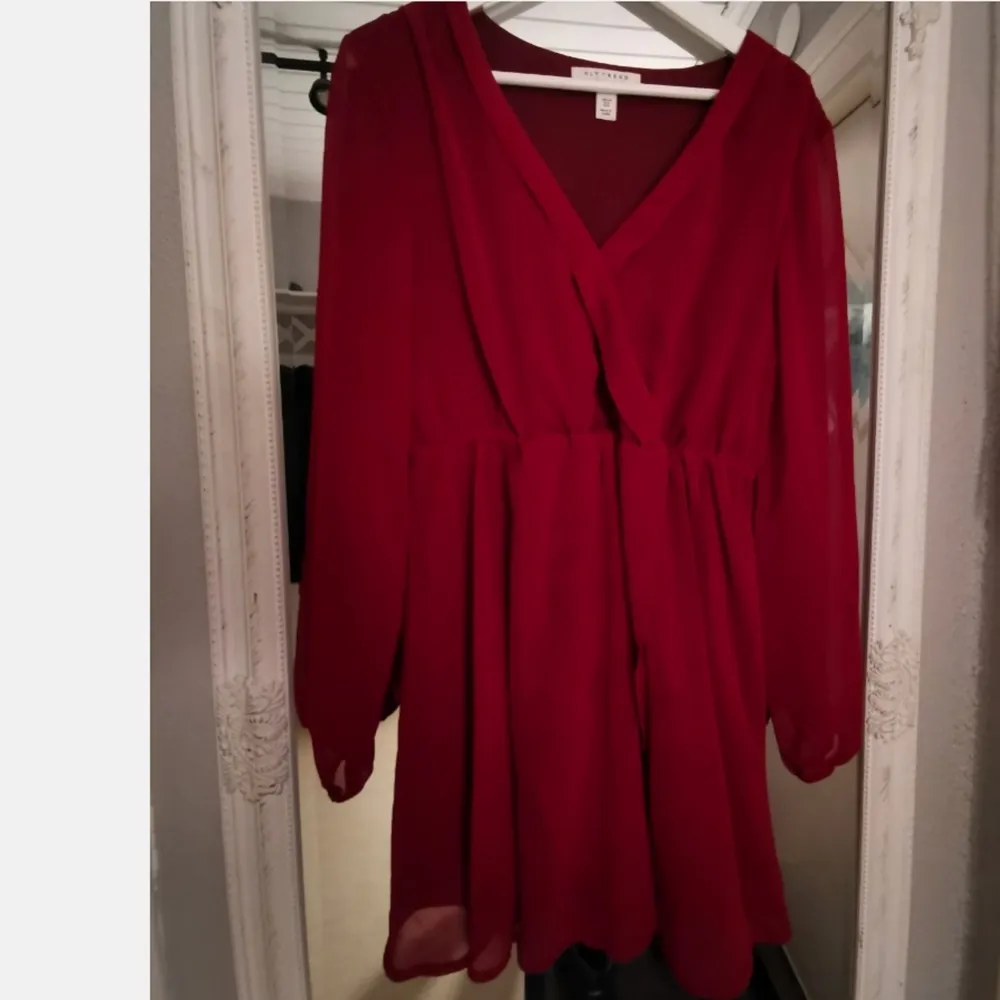 Röd klänning från nelly stl 40. Passar dock mig som vanligtvis har stl xs-s . Klänningar.