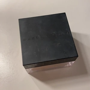 Make up store puder - Knappt använt finns en del kvar 