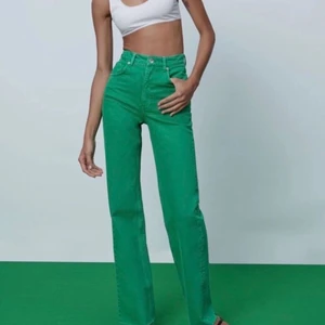 Zara jeans - Säljer dessa jeans från Zara! Knappt använda och superhärlig grön färg! 