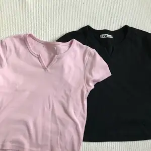 Två tröjor ja inte använder längre. Fina och bra material.  En för 60 eller båda för 100. Köpare står för frakt🥰