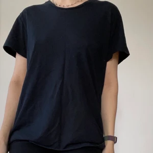 Filippa K t-shirt - Storlek L (herr), jag är XS/S för referens