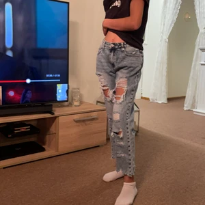 Sliten byxa storlek S - Hej ,jag säljer ett par byxor i storlek S då den inte alls har använts 