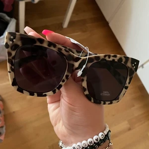 Solglasögon  - Aldrig använda! Frakt tillkommer. 