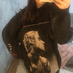 Justin Bieber Hoodie  - Snygg Justin Bieber hoodie som inte längre används, fint skick och den är oversized i modellen💕