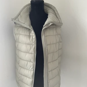 Väst från zara - Oanvänd