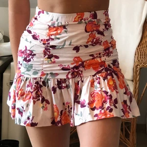 Stradivarius - Inköpt på Stradivarius i Turin, Italien för 1 år sedan. I väldigt bra skick, som ny! 