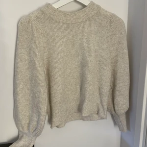 Tröja från Gina Tricot - Superfin tröja från Gina Tricot, storlek M men det är liten i modellen så mer som en S💓