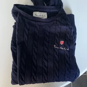 Tröja  - Fin tröja från bondelid. Väldigt bra skick. Köparen står för frakt 