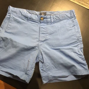 Morris shorts - Ljusblå snygga morrisshorts säljer jag.
