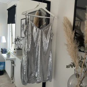 Klänning - En till perfekt klänningen nu till nyår❣️