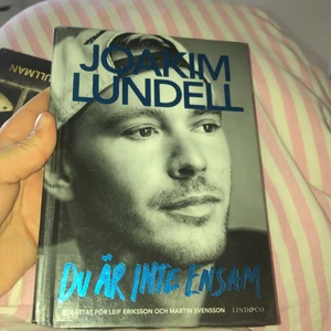 Böcker - Säljer Joakim Lundells bok för 100kr och den andra boken för 50.  Frakt kommer också