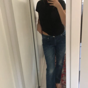 Acne jeans - Ett par snygga lågmidjade acne jeans