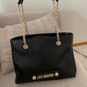 mochino väska  - Väska från mochino i bra skick! 