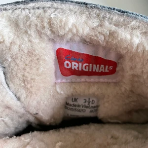Clarks original  - Bästa vinterskorna. Säljer dom pga för små. Jag är en 38 skulle tro att dom absolut passar en 37. Storlek: 36