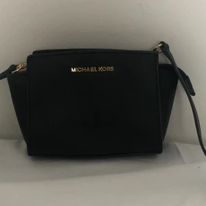 Väska  - Svart väska från michael kors