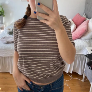 Stickad t shirt - Randig t shirt från HM, finstickad