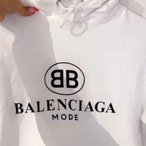 Säljer min vita Balenciaga hoodie storlek S, Supersnygg!! 