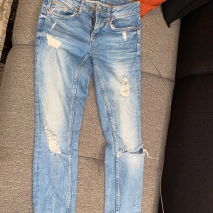 Jeans Gina tricot - Säljer dessa då de inte passar mig. Köparen står för frakt❣️ Gina tricot, perfect jeans