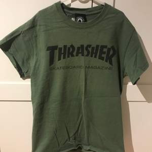 En militärgrön Thrasher t-shirt i storlek small. Gott skick och endast använd ett fåtal gånger.
