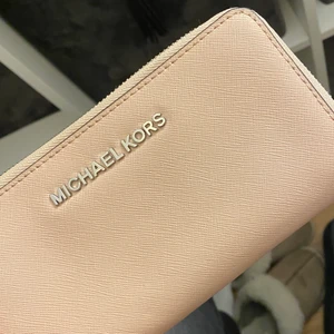 Michael Kors plånbok  - Märkes plånbok som ej kommit till användning 