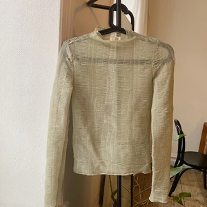 Meshtopp! - Meshtopp i superfin grön färg och coola sömmar! Använd en gång!💚  kan skicka fler bilder ifall intresserad🤝