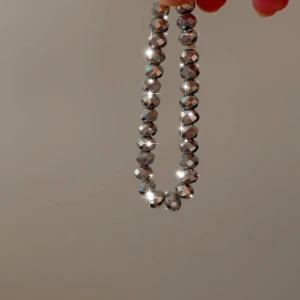 Fina smycken - Massor av olika smycken. Ni behöver inte köpa alla utan ni kan välja. 1. 70kr , 2. 30kr per armband 80kr för alla, 3. 50kr , jättefint armband från Spanien