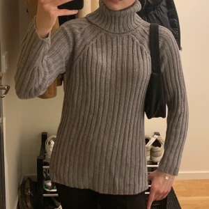 Polotröja  - Polotröja i bra skick från gina tricot! 