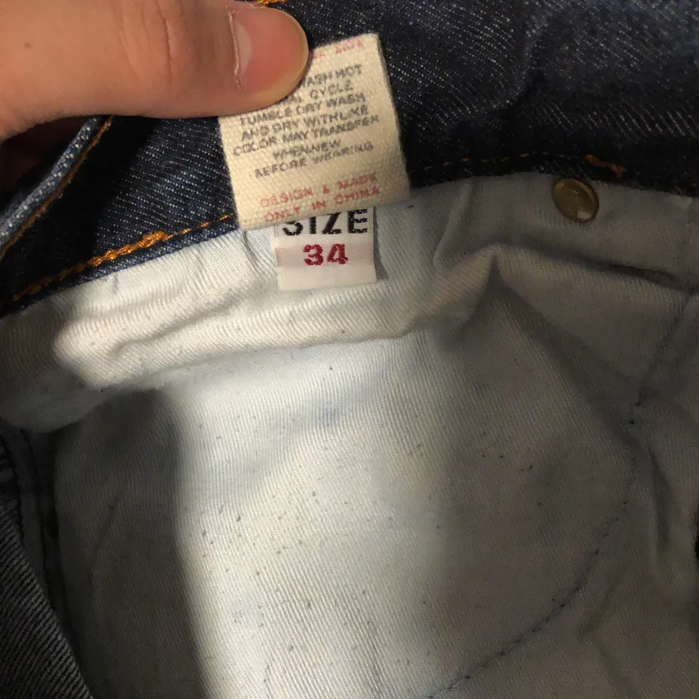 oanvända, köpte fel storlek och glömt att returnera byxorna. Jeans & Byxor.