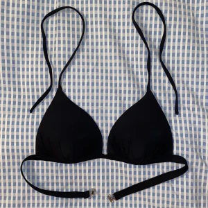 Bikini överdel - Oanvänd svart bikini överdel.