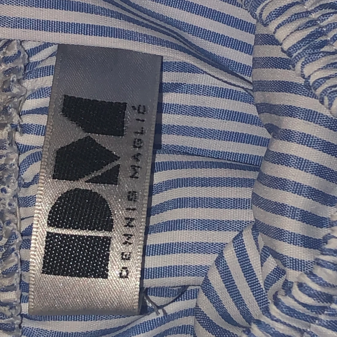 Blå/vit randig kort klänning  - 90