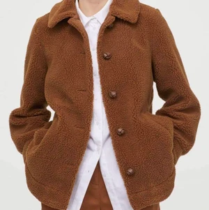 Teddyjacka h&m - Säljer denna bruna Teddy/pilejackan! Fint skick ☺️ pris 200