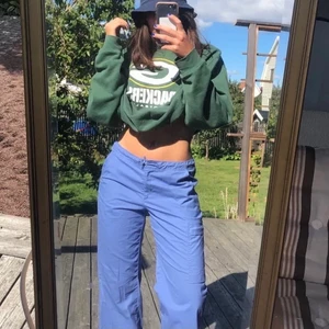 Y2k byxor🤪 - Lånade bilder! Sjukt snygga byxor som är köpta här på Plick men som tyvärrr är stora på mig! 